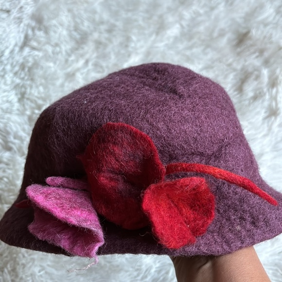 Women’s cute Wool with 3 contrasting florettes winter casual hat, accessories - Picture 8 of 10